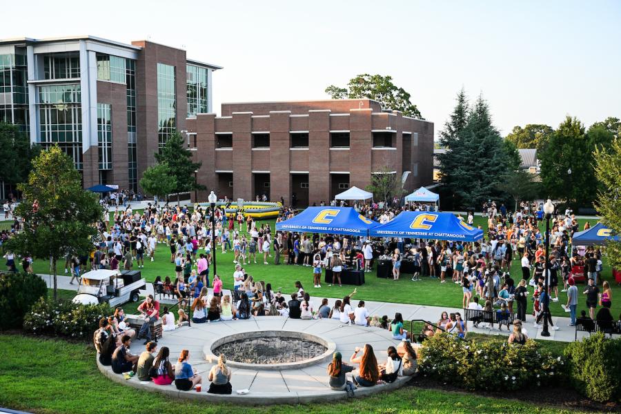 Free App Week UTC students filling up Chamberlain field during Oak Street Roast